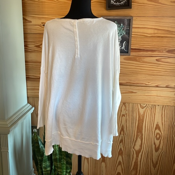 Tempo, Paris, soft white gently used sweater - Picture 2 of 8